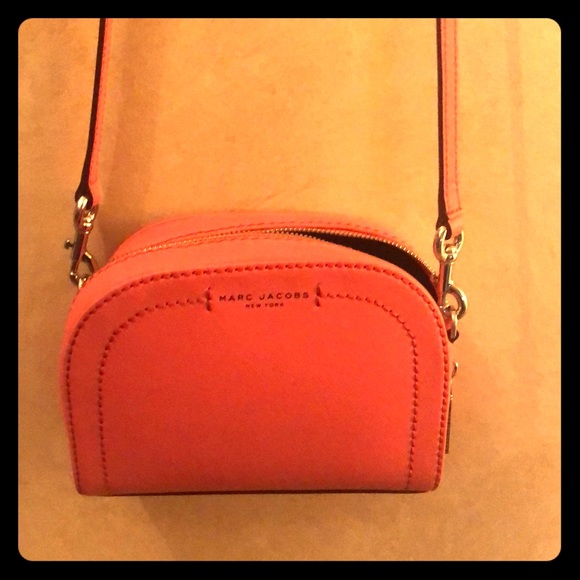 Marc Jacobs Handbags - Marc Jacobs Crossbody